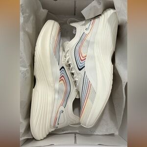 New Never Worn Women’s APL Streamline sneakers (ivory blue)